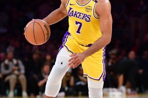 lck电竞竞猜 -CBA季后赛赛程吃紧，洛杉矶湖人窗口期篮板制胜，话题不断，轮换策略成焦点 