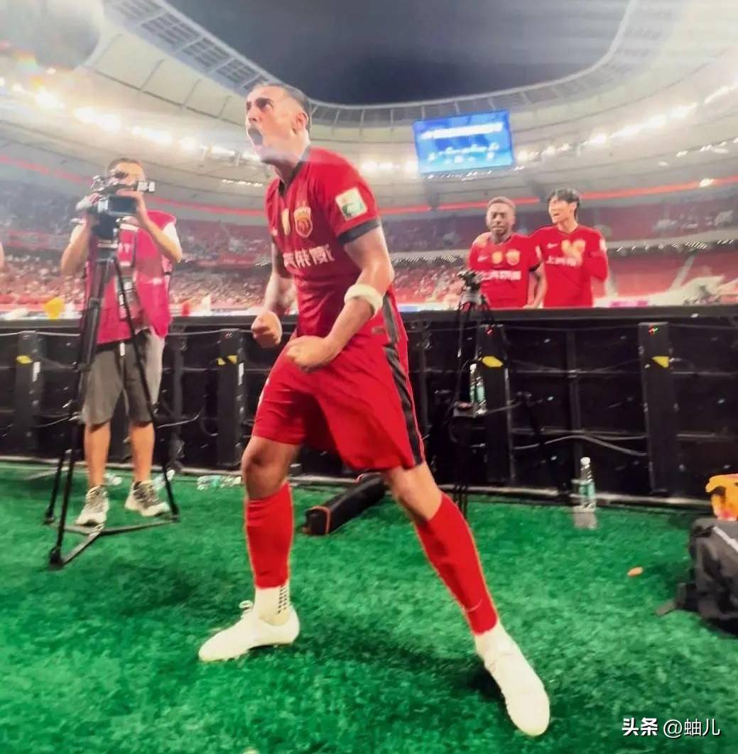 风云突变武汉三镇赛后复出首秀；西甲版图或变；气氛紧张；高层口径保持一致 