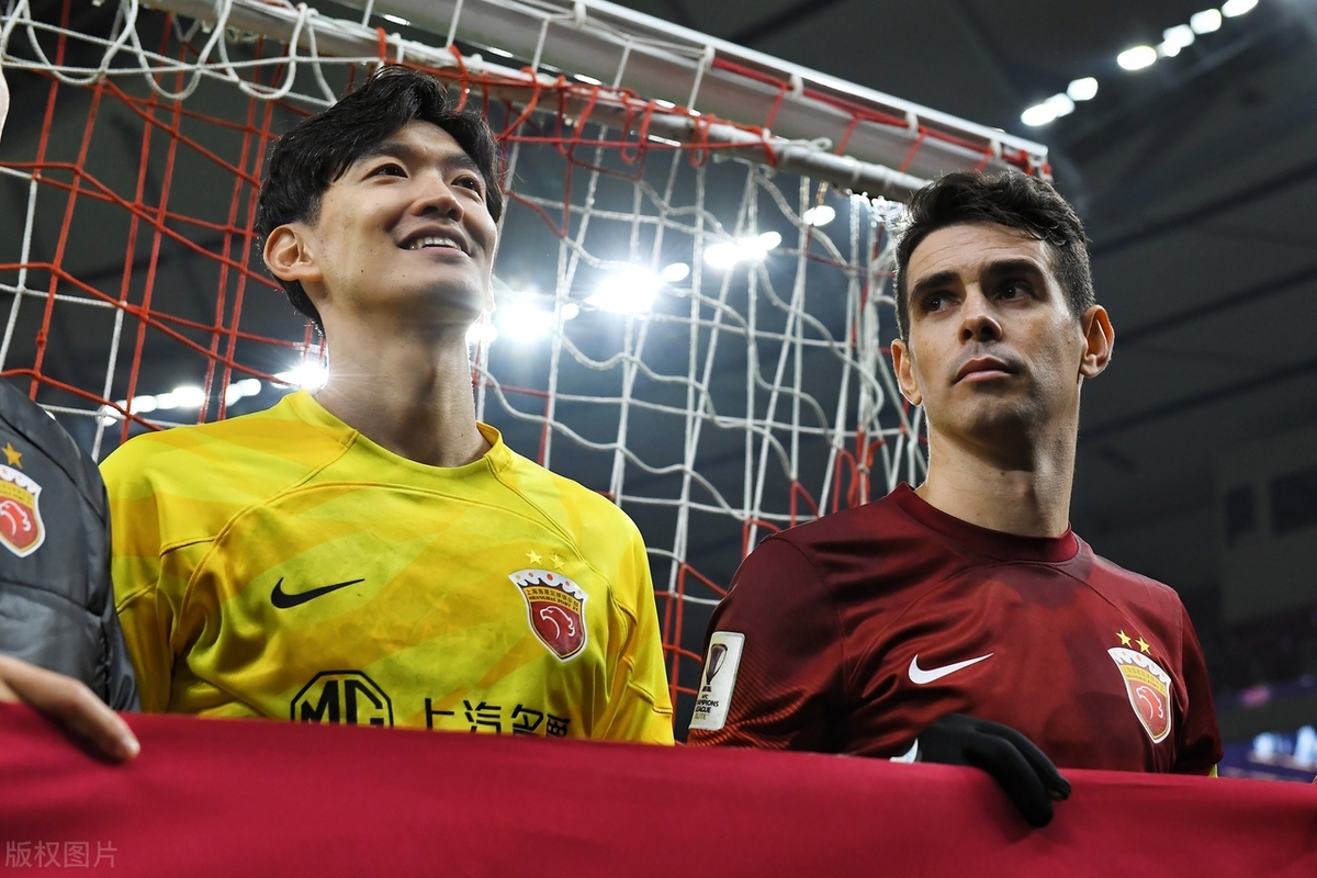 关于上海海港训练开放日，冲刺阶段调整名单引欢呼，欧超杯在即，年轻球员得到机会的信息