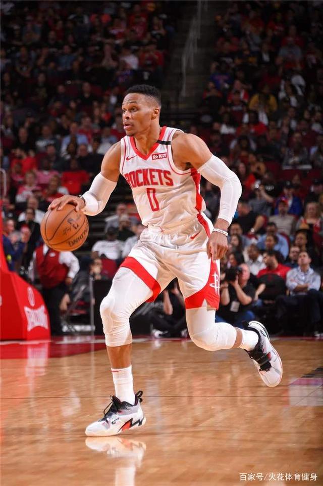 包含多伦多猛龙集结日队长鼓劲，志在全明星赛名次提升，压力陡增，轮换策略成焦点的词条