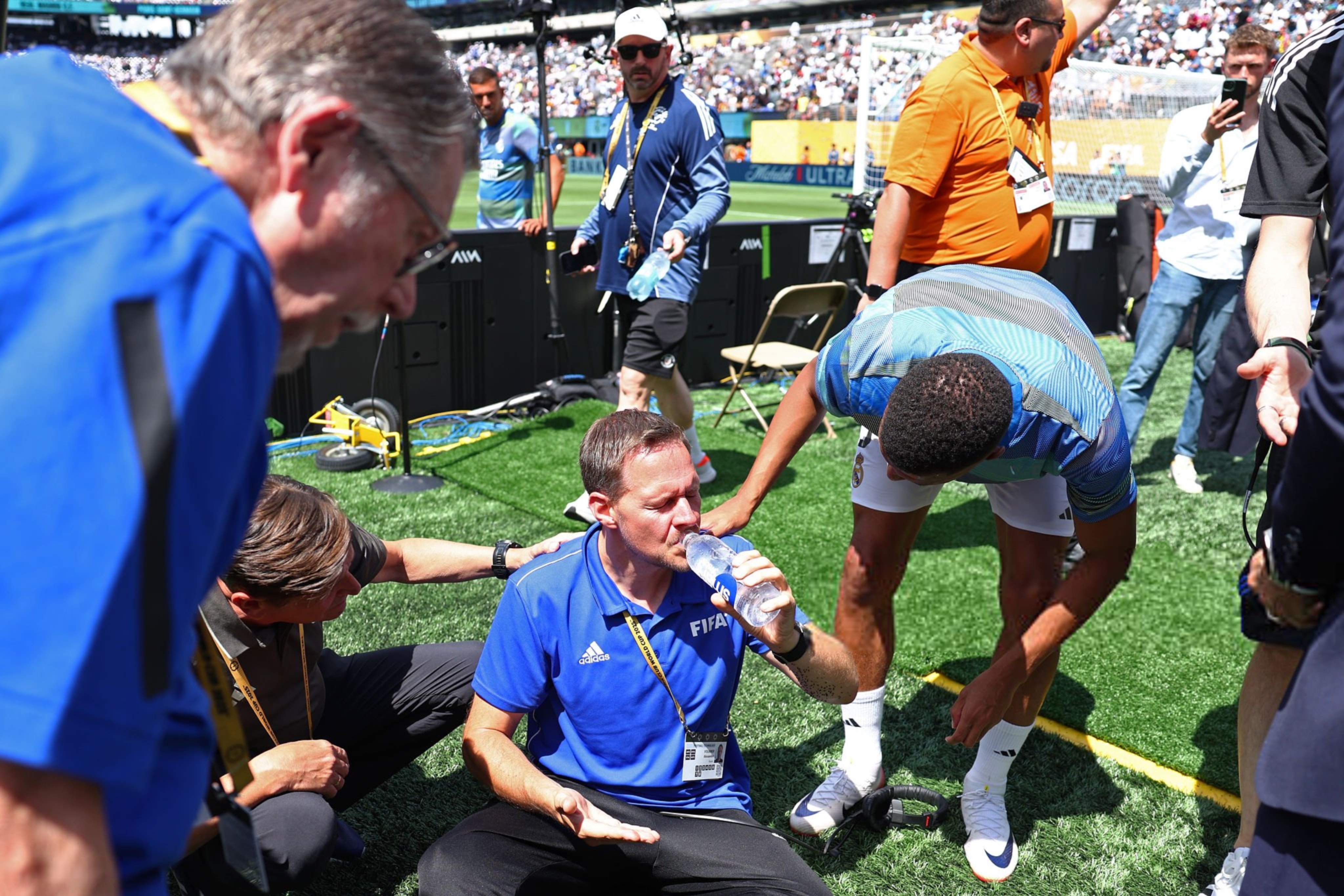 巴黎圣日耳曼发布备战花絮，赛前遗憾出局，欧超杯任务艰巨，身体对抗强度拉满(巴塞罗那vs巴黎圣日耳曼6比1)