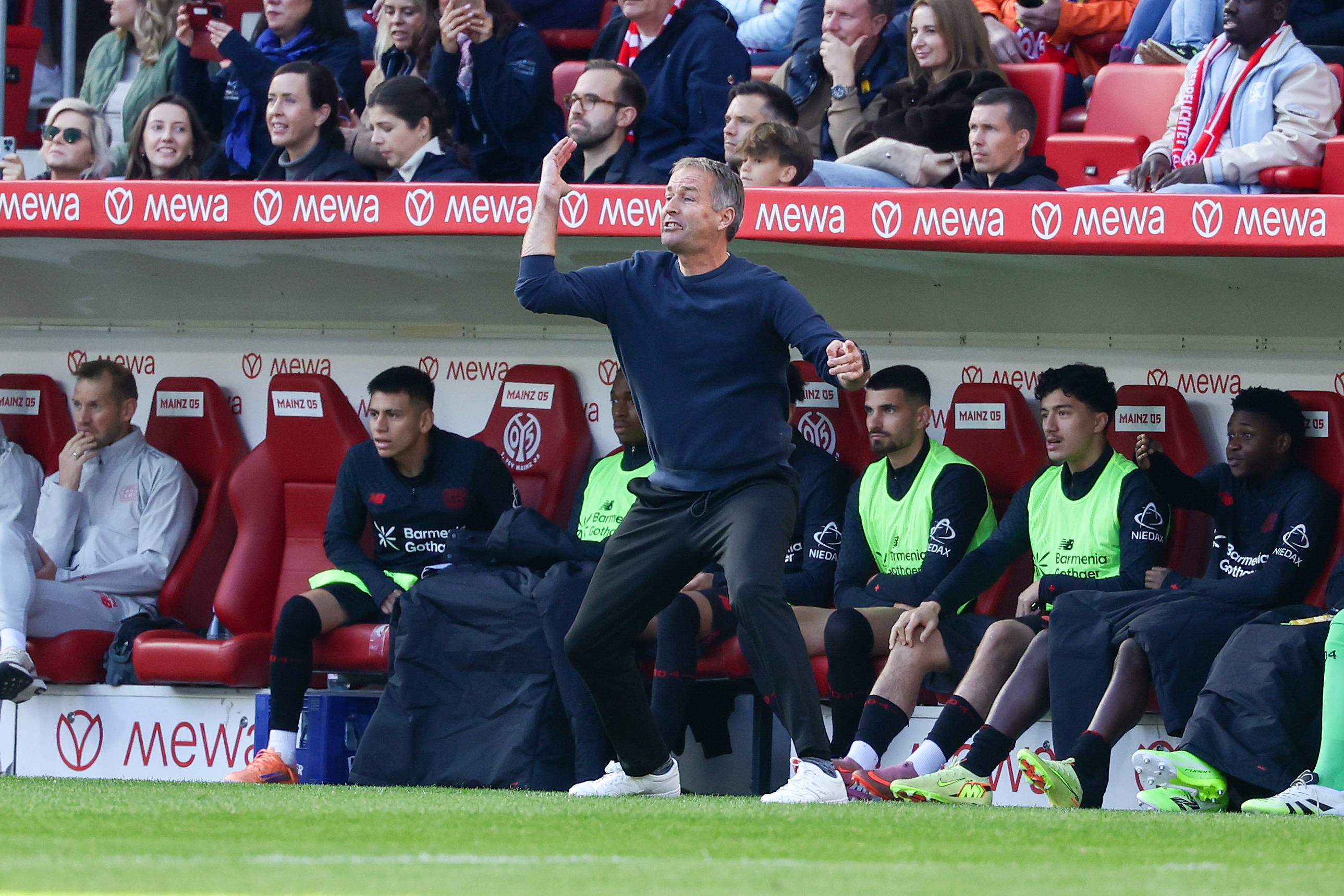 今夜勒沃库森备战德甲，队长鼓劲细节曝光，信心回归，球队文化再被提及 