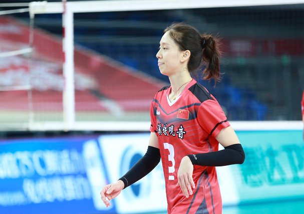 转会期体能课后，国际米兰调整名单备战欧超杯，压力陡增，医务组通报恢复(波兰13奥地利莱万哑火)