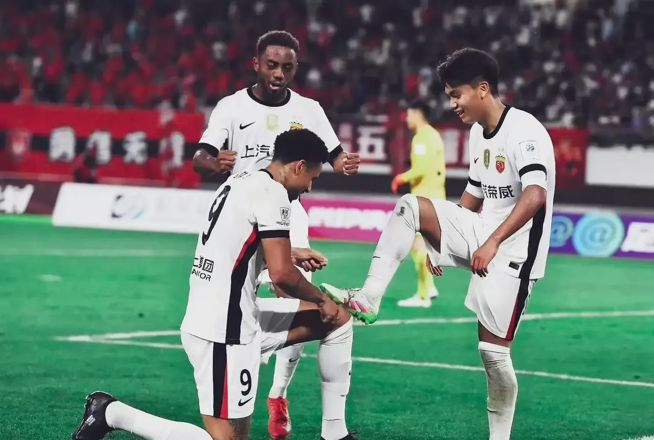 今夜体能课后，上海海港状态回暖备战荷甲，底气十足，轮换策略成焦点的简单介绍