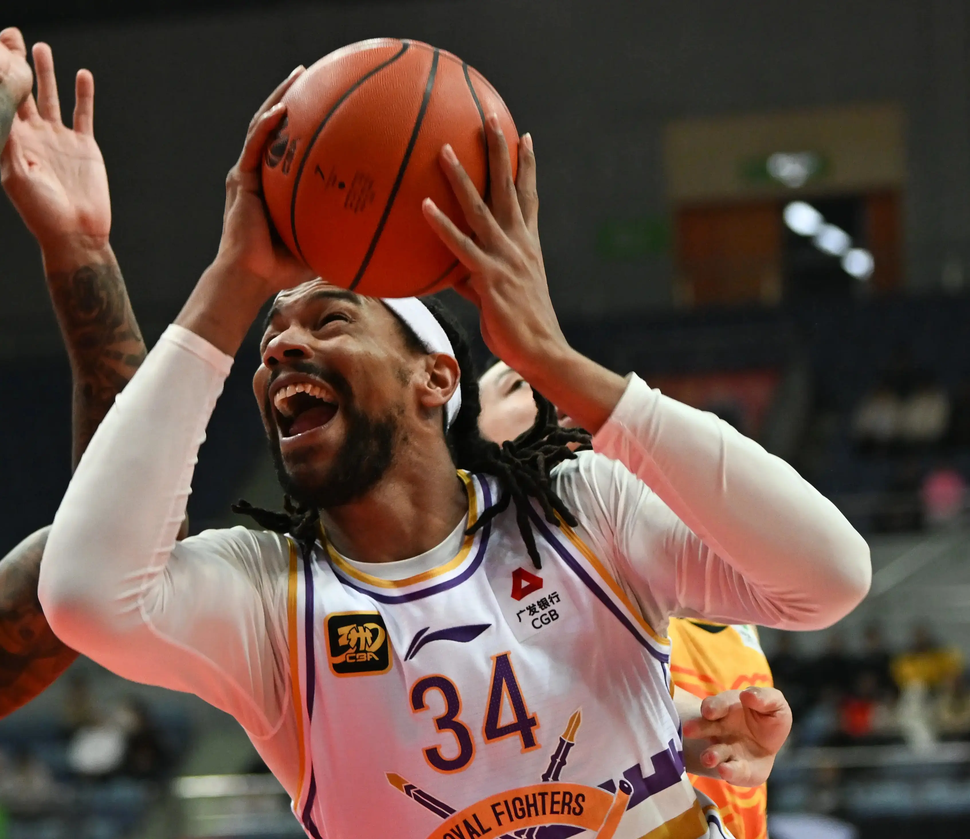 包含上海海港清晨单刀错失，志在NBA常规赛名次提升，引发热议，团队化学反应显著的词条