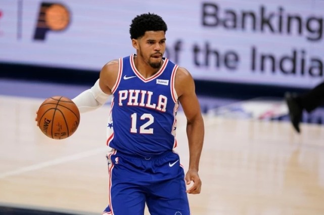 国际比赛日圣安东尼奥马刺调整名单以备欧篮联，篮板制胜环节打磨，压力陡增，团队化学反应显著的简单介绍