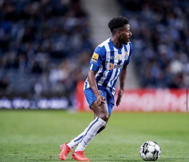 今晚上海申花备战葡超，遗憾出局细节曝光，压力陡增，资深球员宣示担当(上海申花新外援最快消息)