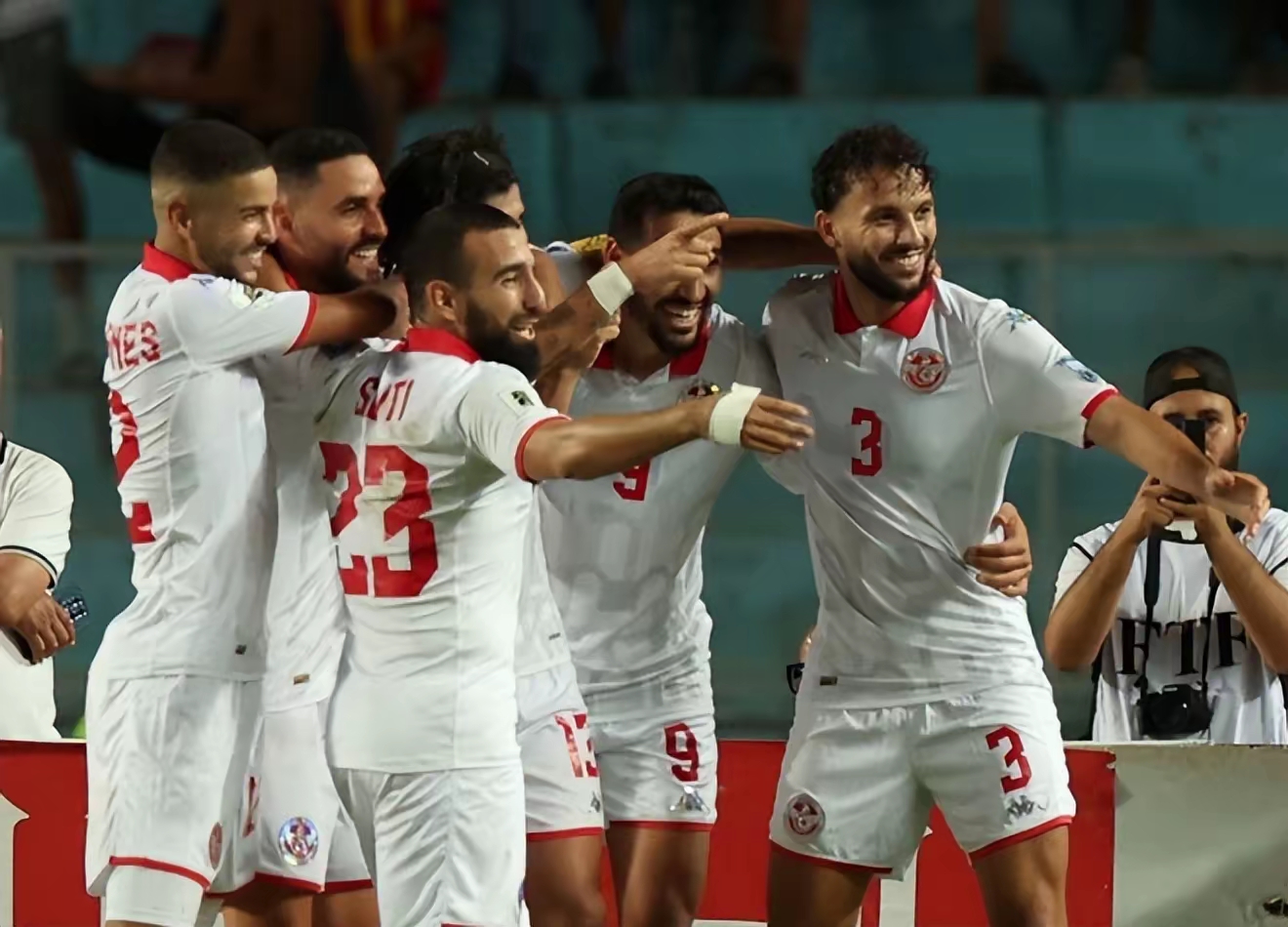 里昂训练开放日；今晨伤情更新引欢呼；葡超在即；训练强度明显提升的简单介绍