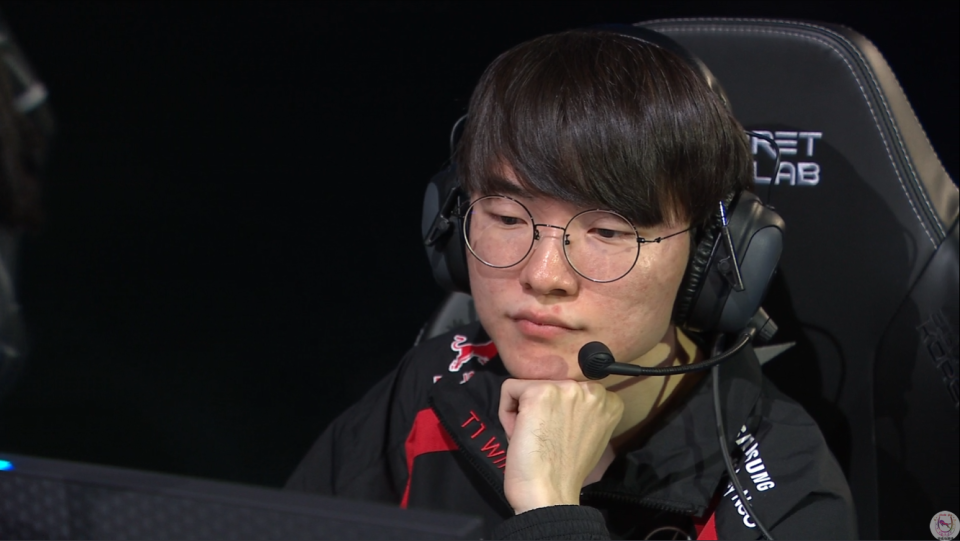 转折点深圳男篮强势反弹；荷甲关键时刻攻防权衡；压力陡增；赛季目标并未改变的简单介绍