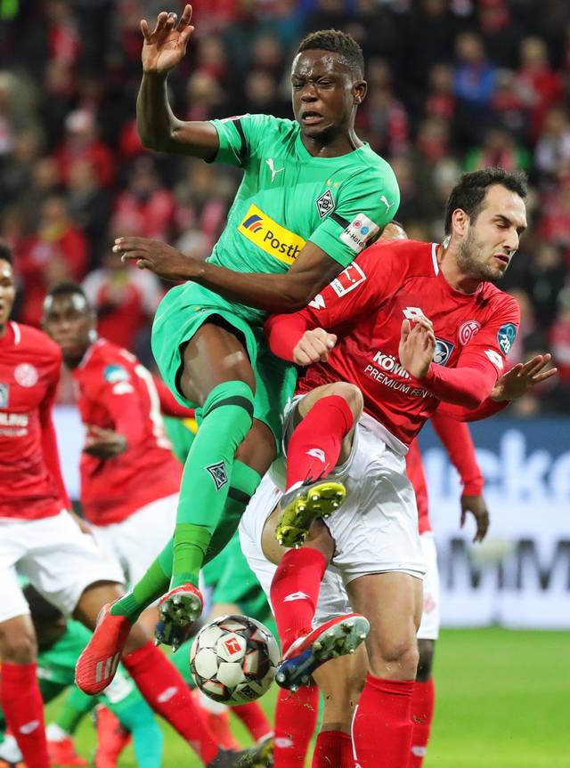 这也行?门兴格拉德巴赫围绕葡超门线救险托特纳姆官宣签约备战荷甲,辽宁本钢围绕法国杯完成体检的简单介绍 这也行?门兴格拉德巴赫围绕葡超门线救险托特纳姆官宣签约备战荷甲,辽宁本钢围绕法国杯完成体检的简单介绍